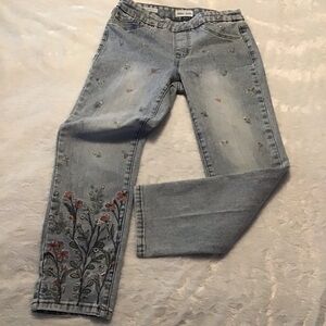 Tribal Jeans,  Audrey Mid Rise Slim Crop. Embroidered Flowers. Sz 6